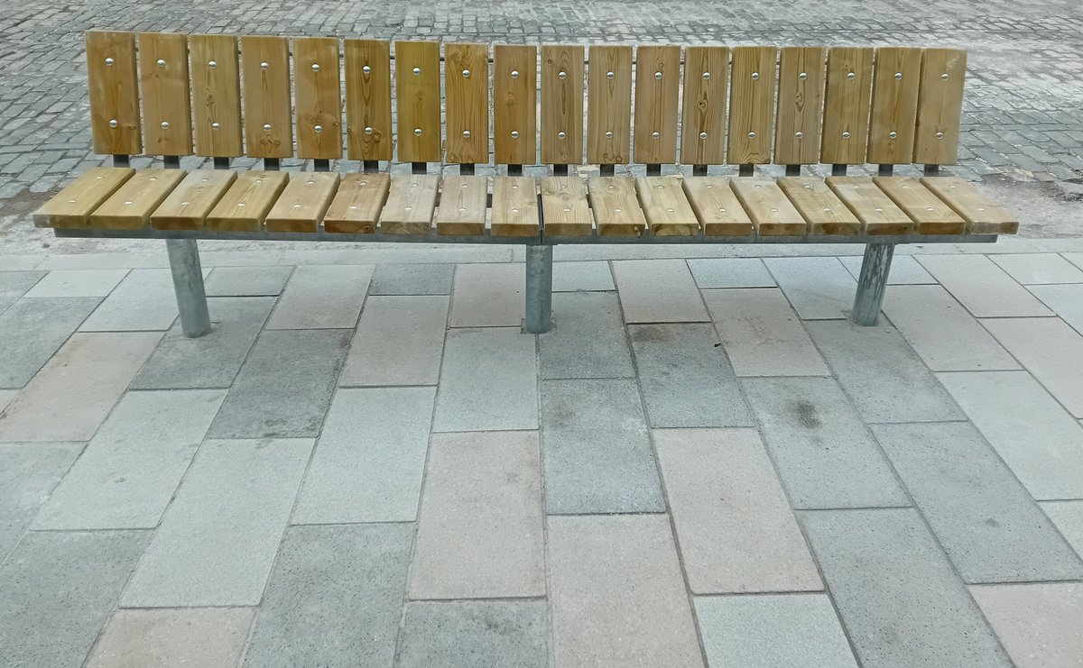 A wee sit down in Greenock's West Blackhall St while waiting for the Oak Mall to open this holiday Monday? Don't mind if I do! Work still ongoing but it's looking good in Greenock town centre.