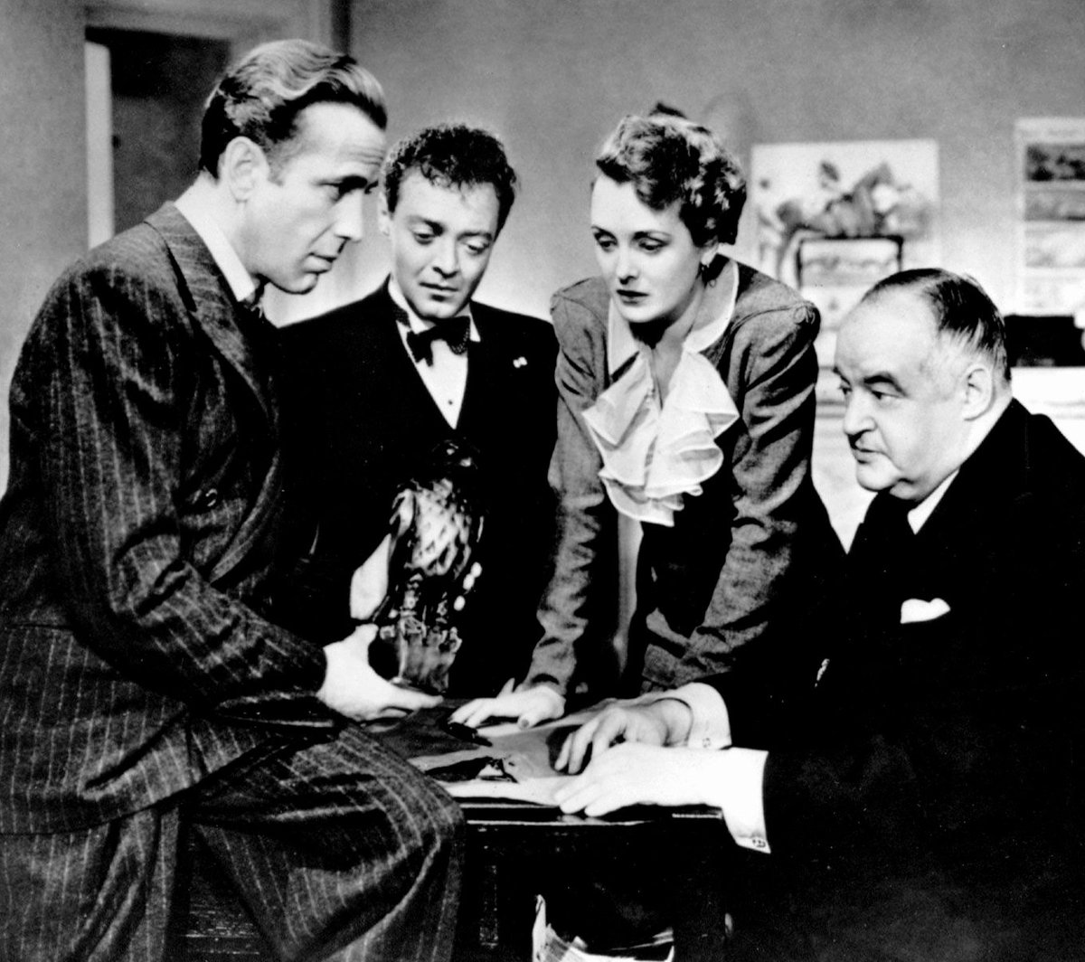 Sam Spade, Joel Cairo, Brigid O'Shaughnessy, Kasper Gutman
(Bogart, Lorre, Astor, Greenstreet)
'The Maltese Falcon'
(John Huston, 1941)
'The Stuff That Dreams Are Made Of' ❤️🎥❤️