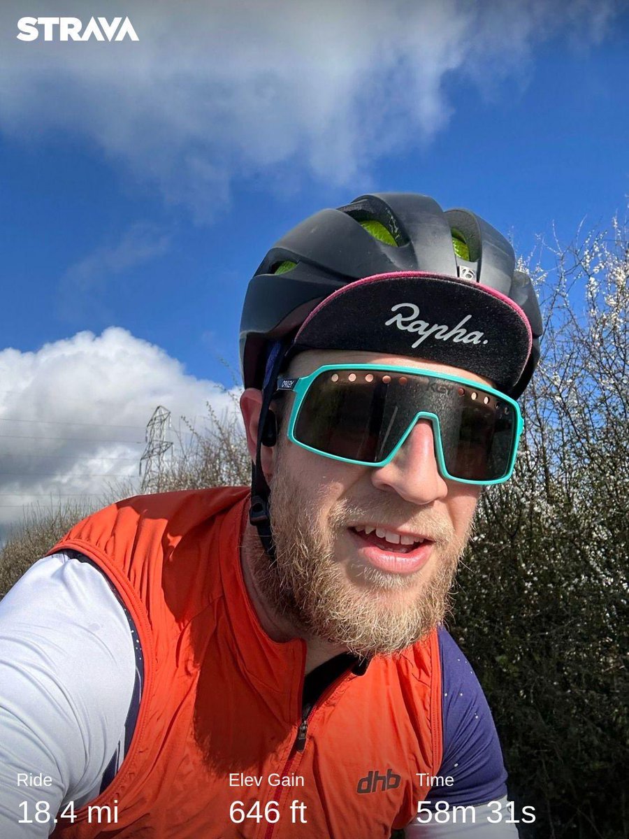 The suns out!!! 

Quick #BankHoliday spin before heading out with the family! 

<a href="/TeachersRunClub/">TeachersRunClub</a> <a href="/TeacherCycling/">Teacher Cycling Community</a> <a href="/rapha/">Rapha</a> <a href="/oakley/">Oakley</a> <a href="/TrekBikes/">Trek Bicycle</a>