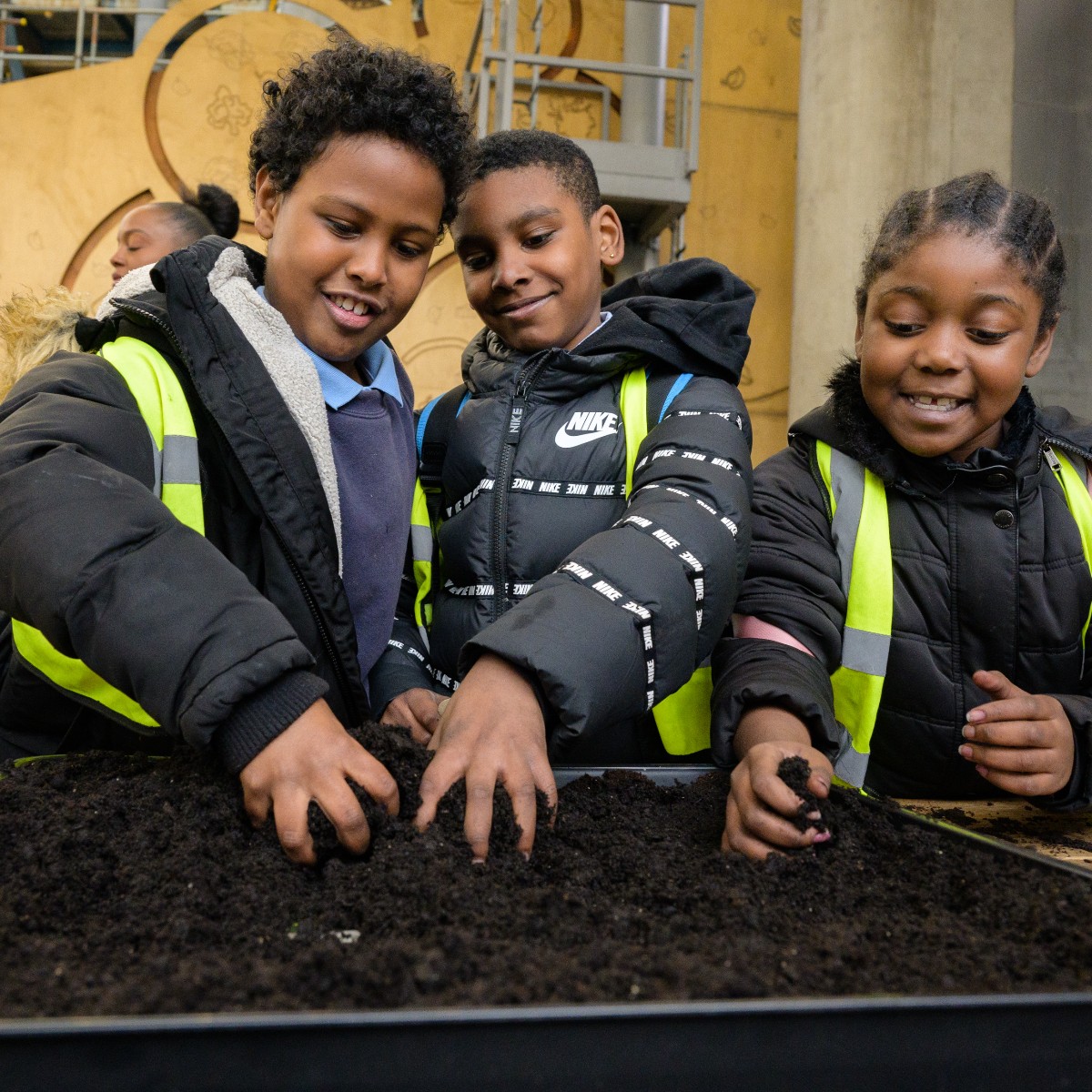 Who's visiting the Market Explorers Garden this week? 🌱Open from 11am tomorrow, our Market Explorers Garden aims to encourage primary school children to learn where their food comes from through a 'what's in the box?' game, seed planting and hands-on arts and crafts. 🎨🍄📦