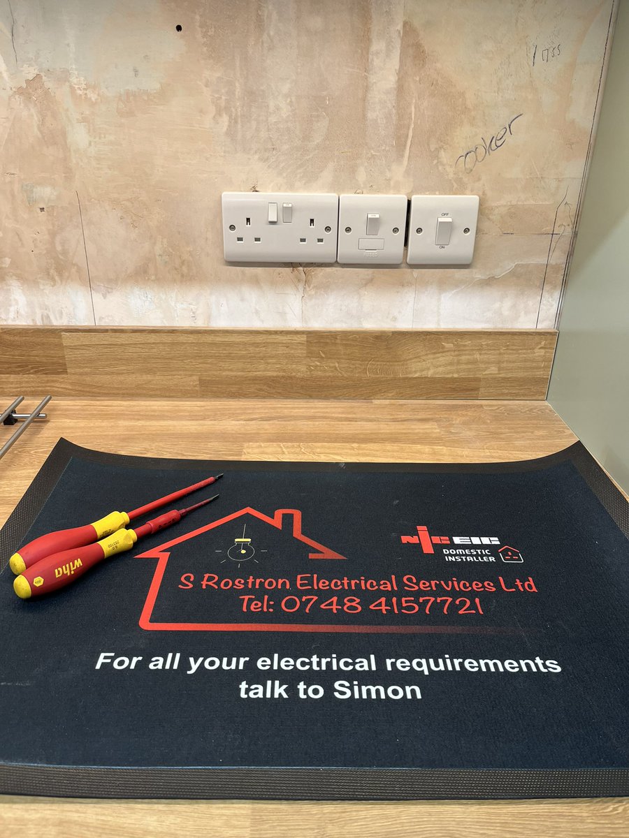 ses_simon's tweet photo. Kitchen 1st &amp; 2nd fix all completed for one of my customers.  #electrician #niceic #beeston https://t.co/hsxEj9RjTQ