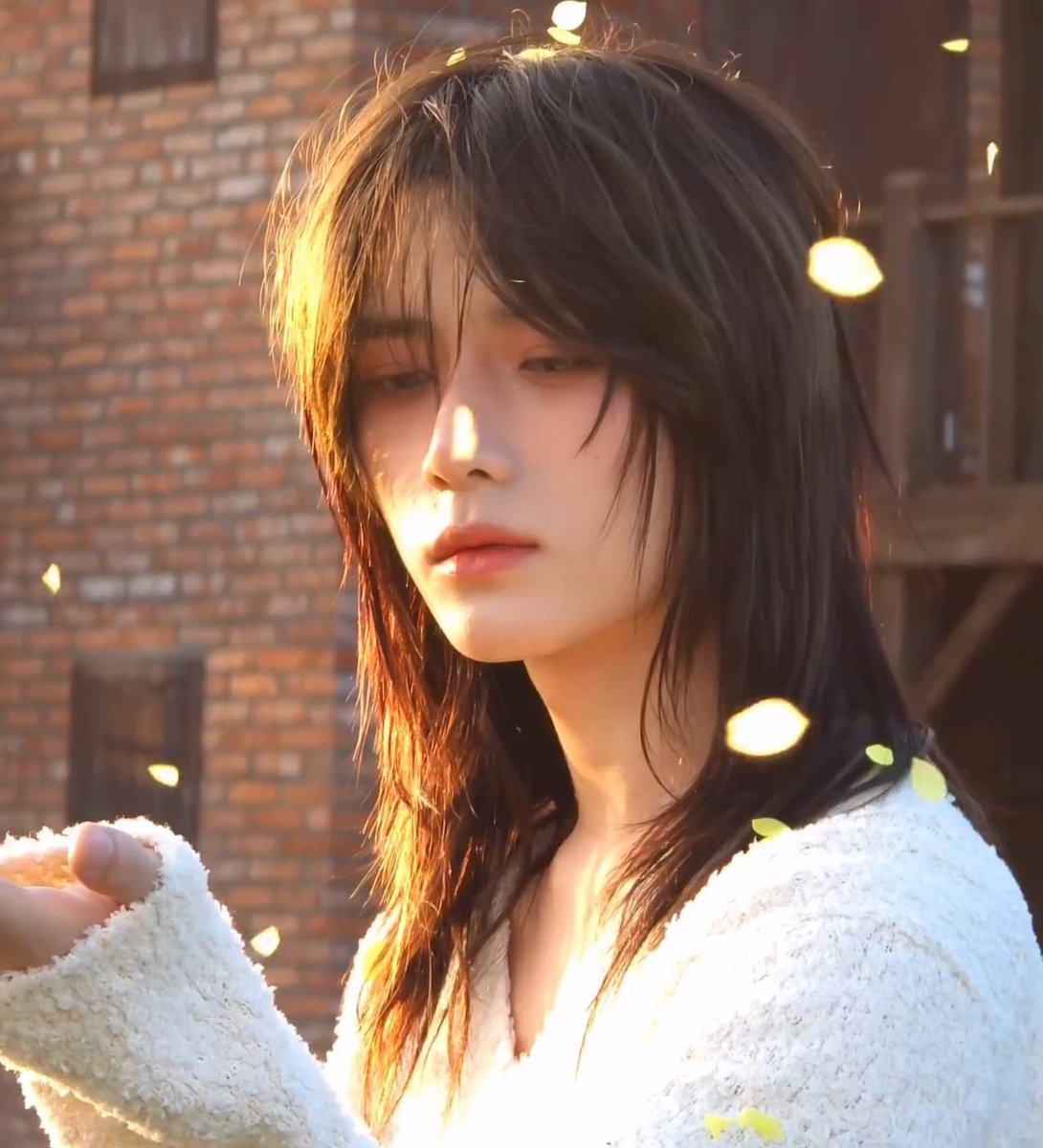 BEOMBASTlC's tweet image. cause you can                       and i could be
be the beauty                        the monster