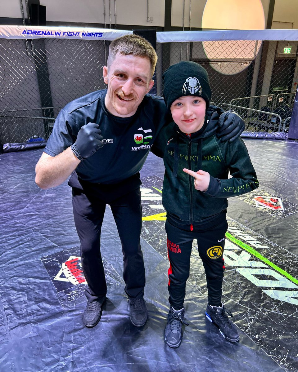 🗣️ Finn Pearce had the great experience to have @brettjohnsmma as his referee in his cadet mma bout @afn_mma 🤝💙🏴󠁧󠁢󠁷󠁬󠁳󠁿 ℹ️ Brett is the first Welshman to compete in #UFC #BELLATOR #PFL 📣 'A gentleman and a welsh MMA legend 🐉' #frp13🥷🏿 #teamsmoa👹