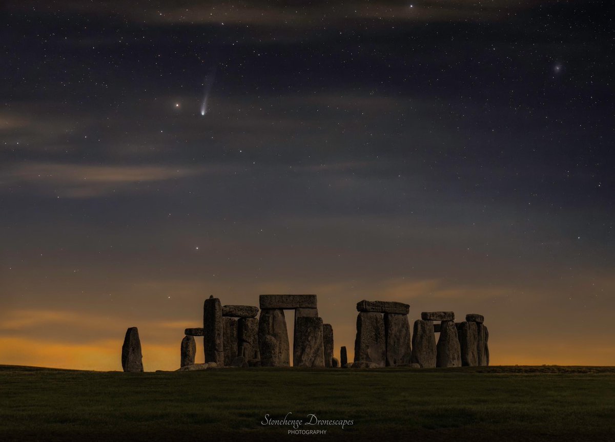Comet 12P/Pons-Brooks over Stonehenge last night. 💫☄️🌌 Photo credit Stonehenge Dronescapes on FB👏👏👏👏
#comet #comets #comet12p #astrophotography #astro #stonehenge #M33 #galaxy #night #nightsky