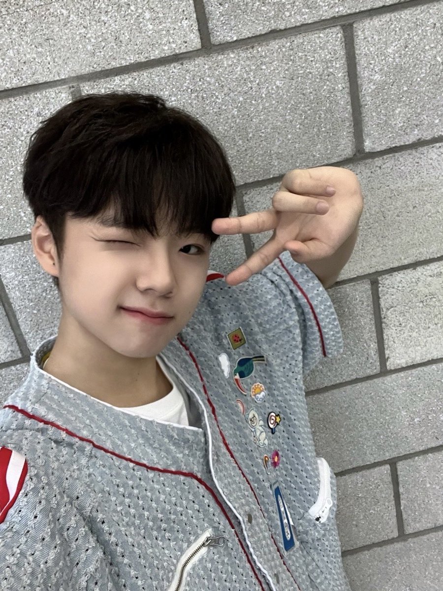 thewind_twt's tweet photo. [#안찬원] 안녕하세용? 중3 안찬원입니다🐢
저 윙크 잘하죠?ㅡ?😜
.
.
.
벌써 4월 1일! 히히 4월도 잘 부탁해용🌸 https://t.co/F9kRs035Bx