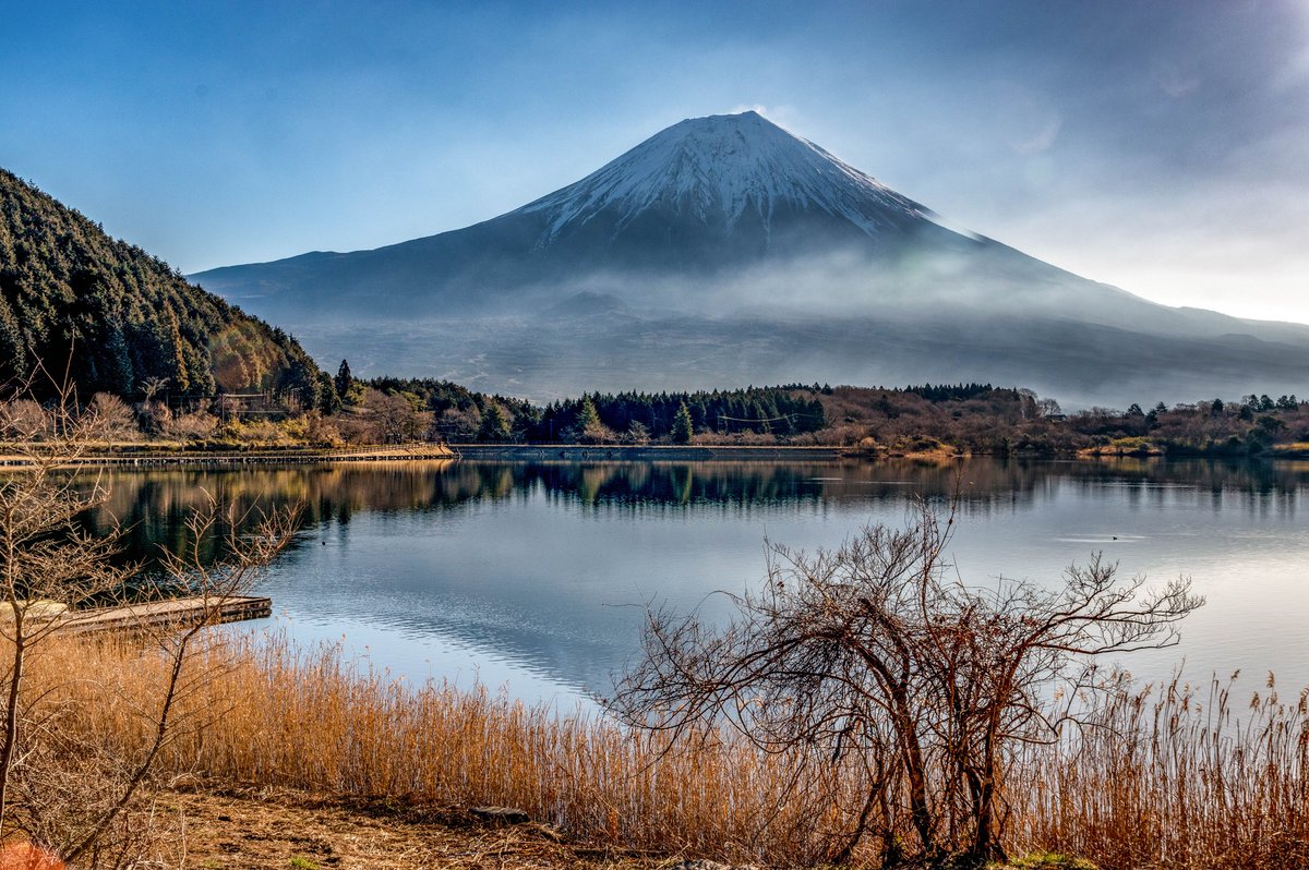 『田貫湖』 早朝の田貫湖と富士山。 ここはキャンプ場もあって、富士山見ながらキャンプするのも最高かも。 長芋をたくさん頂いたので今夜は冷やしとろろ蕎麦で🍻 今日も１日お疲れ様。 #ファインダー越しの私の世界 #写真好きな人と繋がりたい #PENTAX