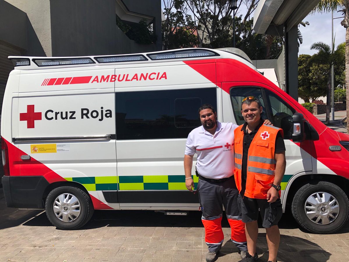 FundacionAH's tweet photo. Seguimos reutilizando y dándole nueva vida a todo el material que nuestros hoteles no vayan a seguir utilizando y estén en buen estado.

Esta vez ha sido a La Cruz Roja a quienes entregamos más lencería de cama.

#fundacionadrianhoteles #ong #adrianhoteles #cruzroja https://t.co/U3Bs8jrEO3