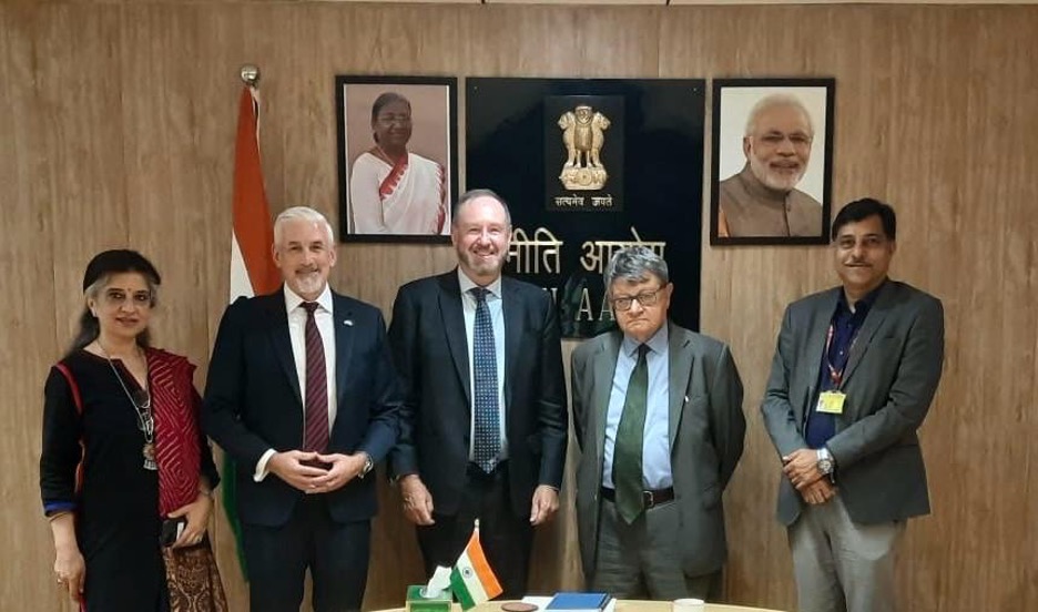 Regional Director Asia-Pacific @UN #DCO, @DMcLachlanK undertook a wide-ranging official visit to India recently, accompanied by @ShombiSharp #UNRC 🇮🇳. He met Dr @suman_bery VC @NITIAayog & Sr advisor Dr Yogesh Suri & learned about India's innovative model of SDG localisation.