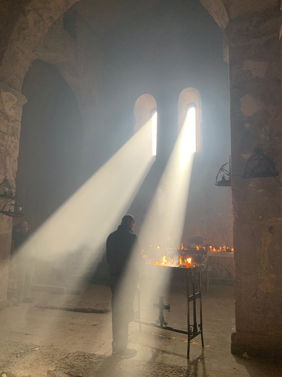 Cette année, les prières et les chants de louange des fidèles ne résonnent pas dans les monastères et les églises pluri séculaires du Haut-Karabagh. N’oublions pas le peuple arménien. Joyeuses Pâques à tous !