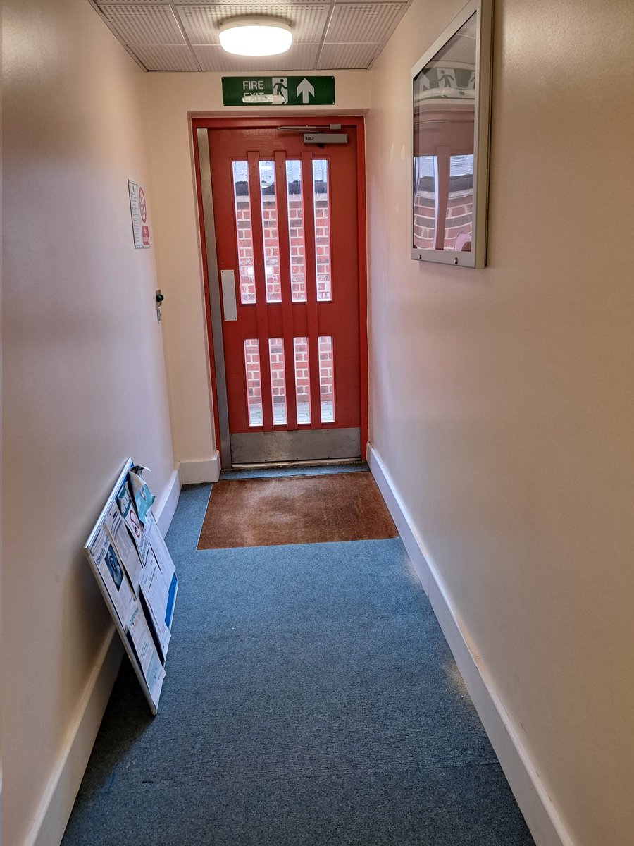 Unfortunately, this is the type of work we now expect from <a href="/PeabodyLDN/">PeabodyLDN</a>. They changed the noticeboard last Wednesday and couldn't be bothered to vacuum afterwards or even take the old noticeboard away. It's been like this ever since