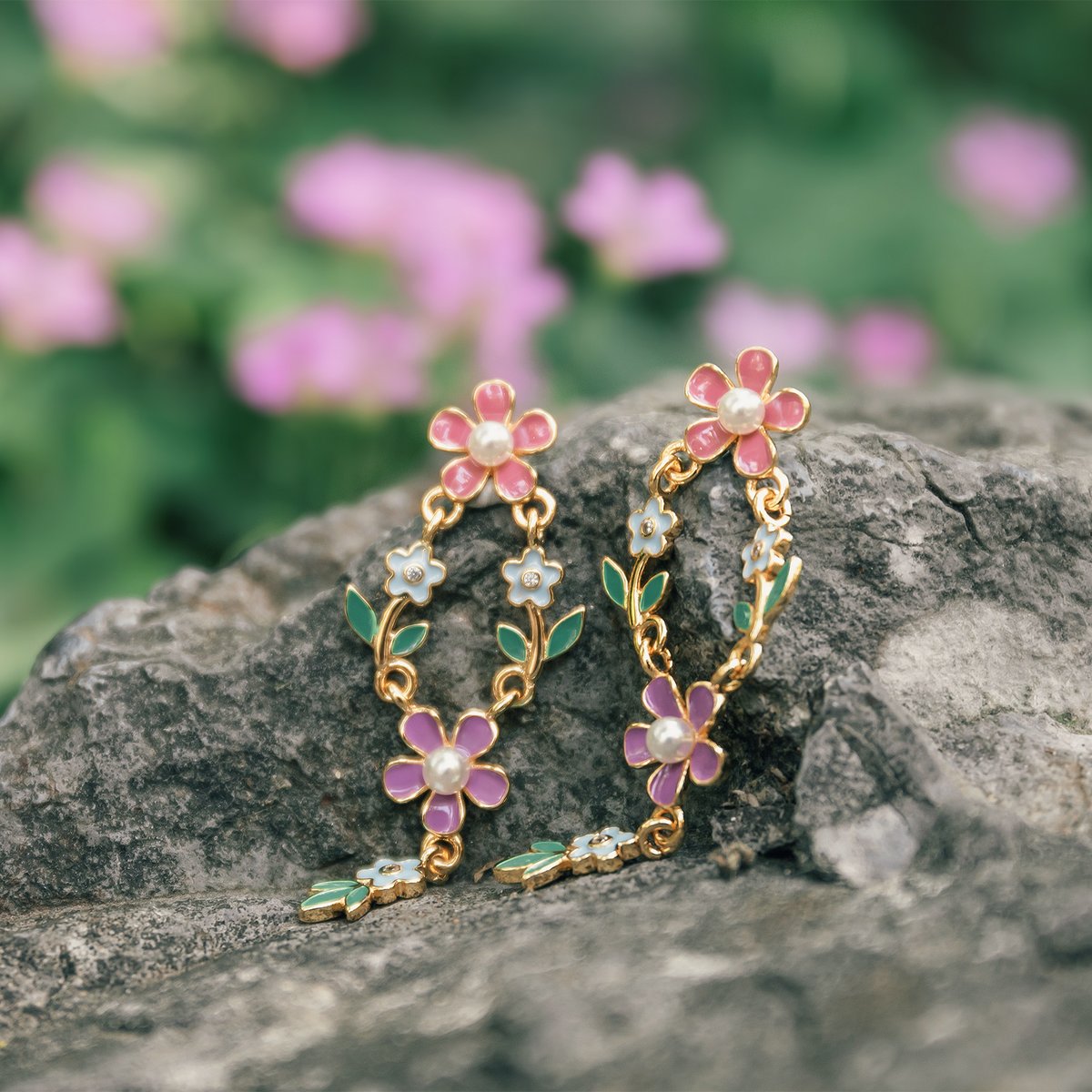 💐Featuring a shimmering gold setting and a carefully detailed blossom silhouette, Blossom Earrings truly embody effortless luxury and sophistication.

Shop in the link🔗selenichast.com/products/bloss…
#selenichast #selenichastjewel #blossoms #jewelry #flowerearrings #earringsstyle