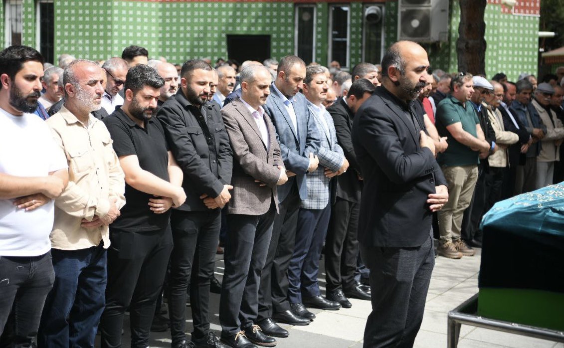 ciftcibnymn's tweet photo. Belediyemizden emekli zabıta personeli Adnan Kendirli'yi son yolculuğuna uğurladık. 
Merhuma Allah'tan rahmet, ailesine ve sevenlerine başsağlığı diliyorum. https://t.co/YssyhPe3UH