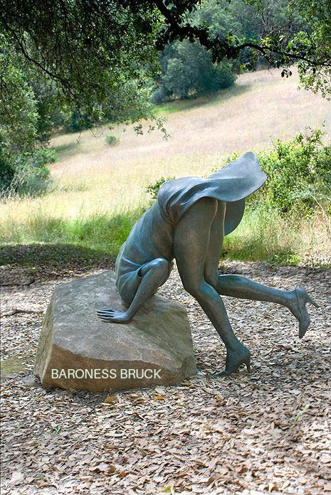 Meghan Markle's statue in Montecito 
#MeghanIsBaronessBruck 
#MeghanMarkleEXPOSED