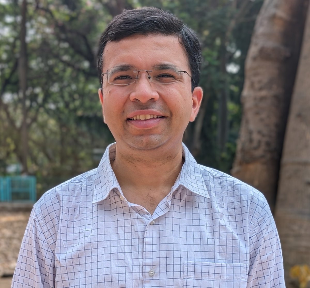 Exciting news! Dr. Saket Choudhary  joined as a full-time Assistant Faculty at @KCDH_IITB. With expertise in Computational Biology and Bioinformatics from @USC and @nygenome, he's a valuable addition to the KCDH  team. @saketkc
#ComputationalBiology #Bioinformatics #digitalhealth