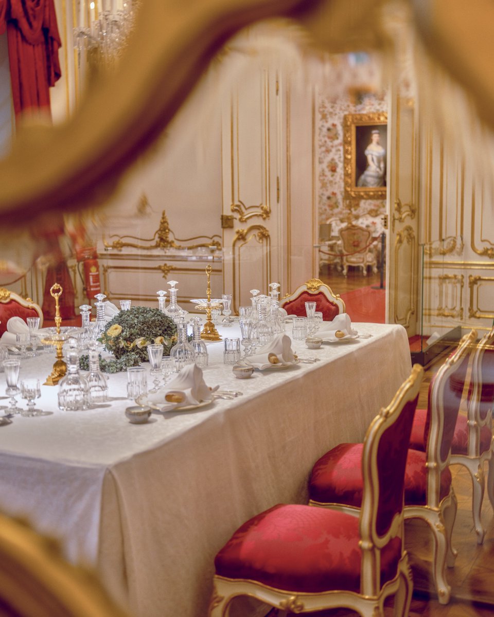 🍽️ Did you have a lovely Easter feast? When it came to family meals, Emperor Franz Joseph had his preferences. He preferred traditional Viennese dishes as opposed to French cuisine, which was served on official occasions. 📷 © SKB