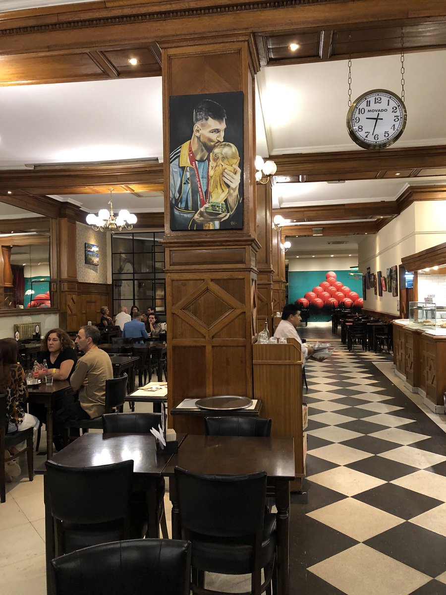 Historische Bars in Buenos Aires. Des bars historiques à Buenos Aires. Bares notables en Buenos Aires. - La Academia, Los Angelitos, 36 Billares.