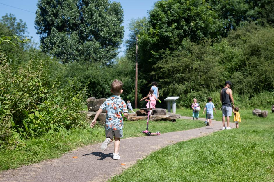 Looking to get the kids out of the house? River Lee Country Park is the place to go with miles of traffic free routes, wildlife to discover and you can even check out the action on the water at @LeeValleyWWC 🍃🩵bit.ly/3voP73E