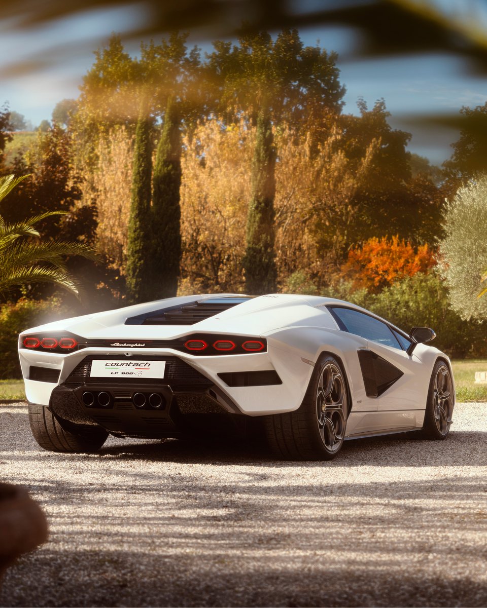LamborghiniChel's tweet photo. The wonder of the Lamborghini Countach: for 50 years it has left us breathless.

#Lamborghini #Countach #LamborghiniChelmsford https://t.co/8nfsaORcbE
