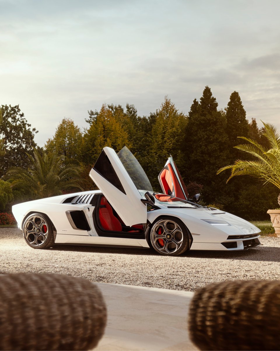 LamborghiniChel's tweet photo. The wonder of the Lamborghini Countach: for 50 years it has left us breathless.

#Lamborghini #Countach #LamborghiniChelmsford https://t.co/8nfsaORcbE