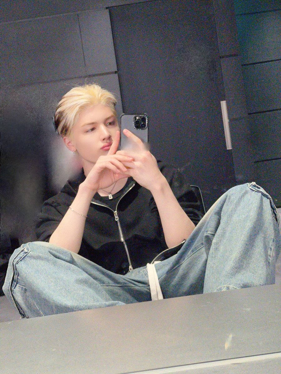 MAKIPERU_'s tweet photo. ❪ WEVERSE | 240401 ❫ @andTEAM_members

Buenas noches~♡

🔗: https://t.co/gLYKjRvSgd

#andTEAM #MAKI #andTEAM_MAKI #LUNÉ 
© MAKIPERU_🐾 https://t.co/W75HvU8siY