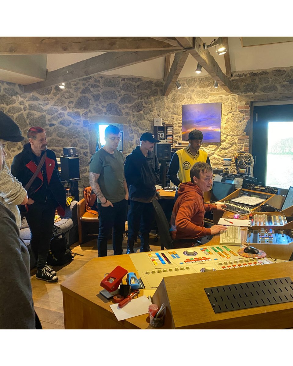 dBs_Institute's tweet image. Thank you @SAM_Mastering for an amazing visit for our Plymouth students! Fantastic as always, and made extra special by the presence of dBs grad and mastering engineer Bill Sellar.

#dbscommunity #fieldtrip #superaudiomastering #recordingstudio