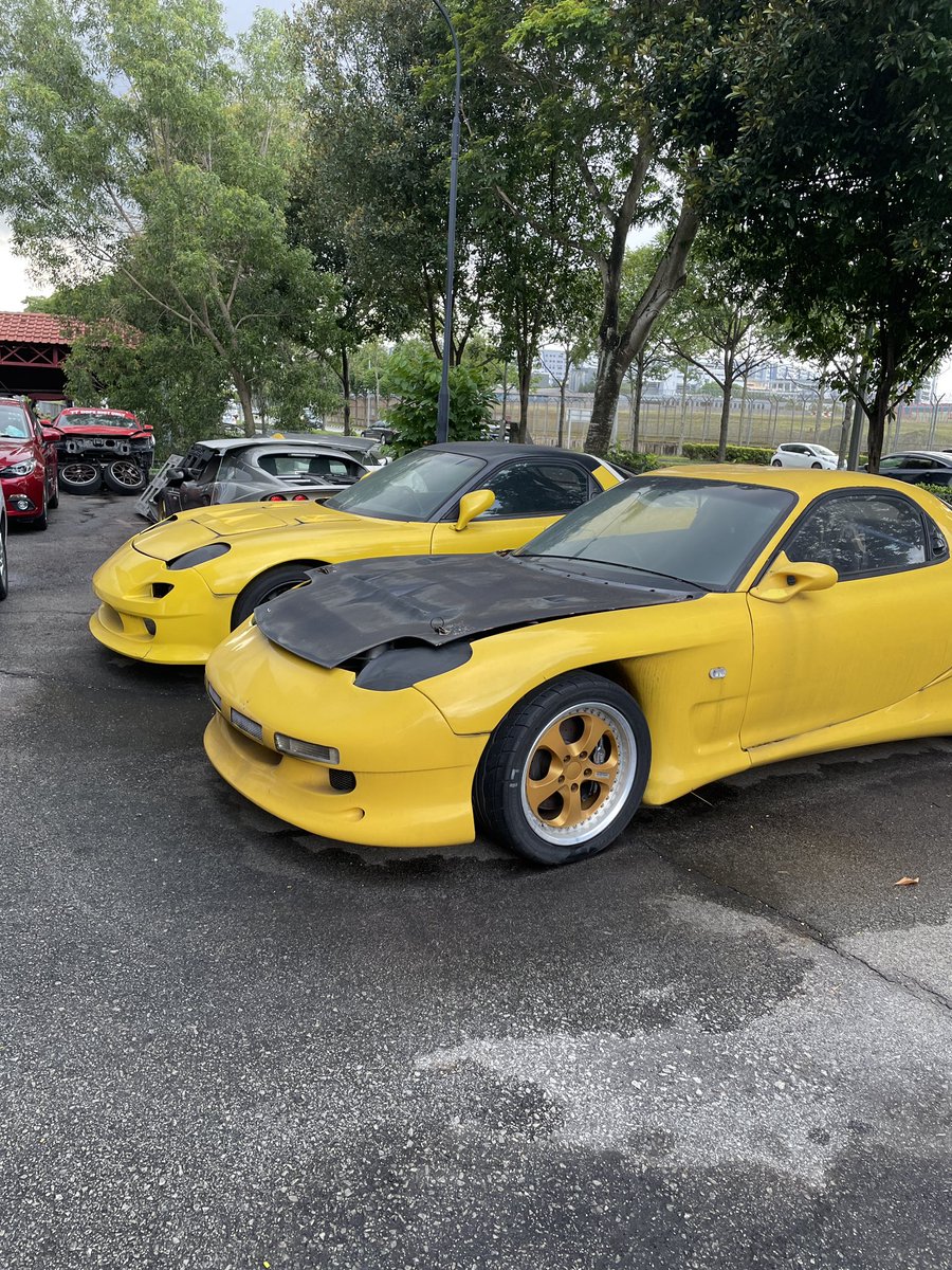 vale460307's tweet photo. これは先日シンガポールへ出張に行った際の写真です。憧れの車がズラリ…
#rx7 https://t.co/X97FCQk6gR