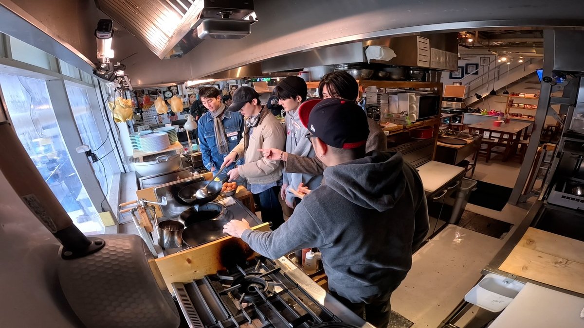 GMMTV's tweet image. แค่เห็นก็นึกภาพความวุ่นวายออกแล้วเนี่ยยย

รับชมได้แล้วตอนนี้ : youtu.be/g29NAGqwkQQ

#FullyBookedEP3
@fforcejs @kasibook @Earth_Pirapat @AtthaphanP @dunknatachai