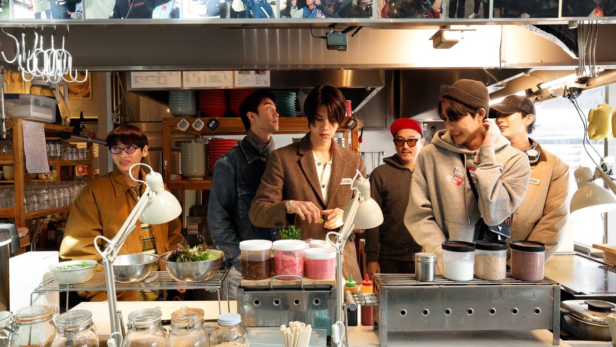 GMMTV's tweet image. แค่เห็นก็นึกภาพความวุ่นวายออกแล้วเนี่ยยย

รับชมได้แล้วตอนนี้ : youtu.be/g29NAGqwkQQ

#FullyBookedEP3
@fforcejs @kasibook @Earth_Pirapat @AtthaphanP @dunknatachai