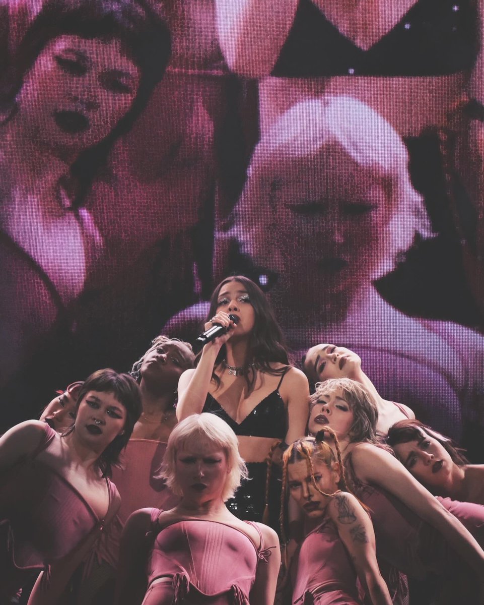 LiviesHQ's tweet photo. our all canadian b!tch, what a weekend it was in tORonto 💌 see you tonight for night one in boston 

📸: ig/paulaballs https://t.co/qdhfm019Ls