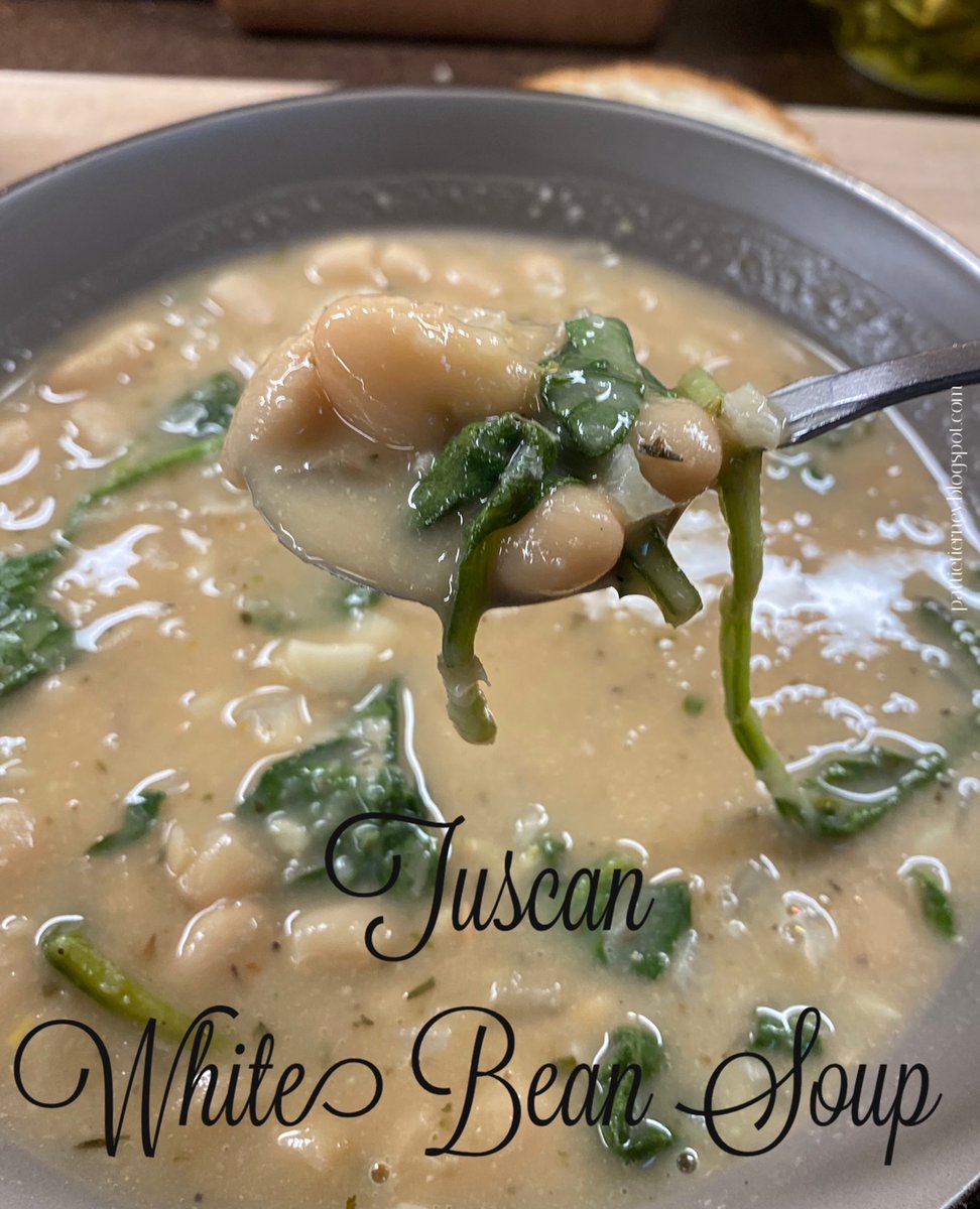 Creamy Tuscan White Bean Soup 
RECIPE: tinyurl.com/4euah9bd
PIN IT: pin.it/toUsuxJZn
#MeatlessMonday