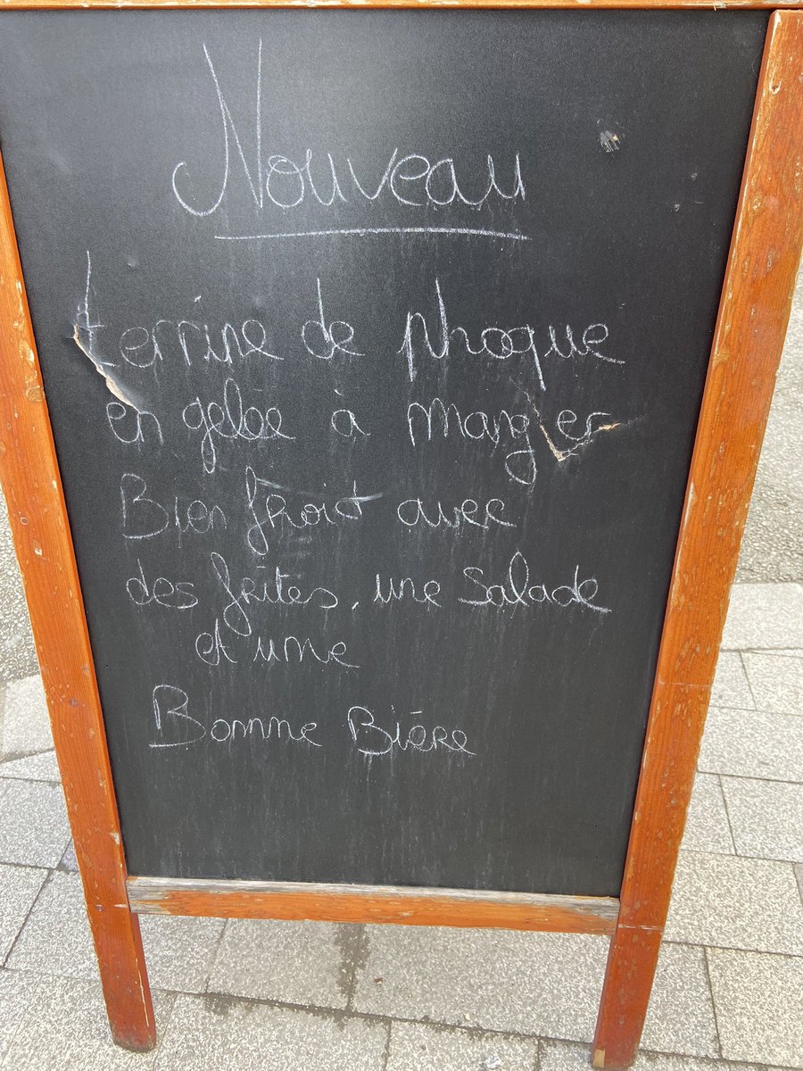 PatriciaNol3's tweet image. Terrine de phoque au menu. Humour picard. 
#poissondavril #lecrotoy #phoque #mauvaisgout #picardie #baiedesomme
