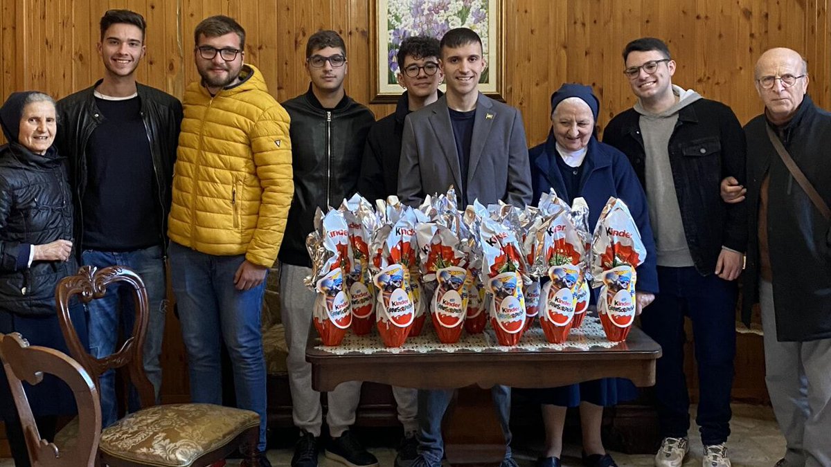 In occasione della Pasqua i nostri ragazzi azzurri hanno scelto di donare uova ai bambini negli ospedali di tutta Italia. Un gesto semplice che può donare un sorriso in queste giornate speciali 🕊🐣