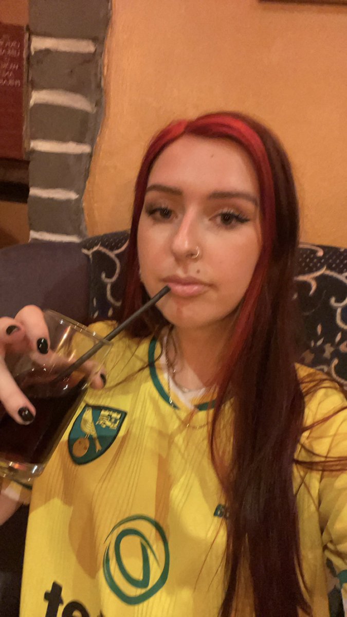 ellenbursnell's tweet image. themed night out wearing football shirts was not a success bcos no one would let us in thinking we were hooligans 💋