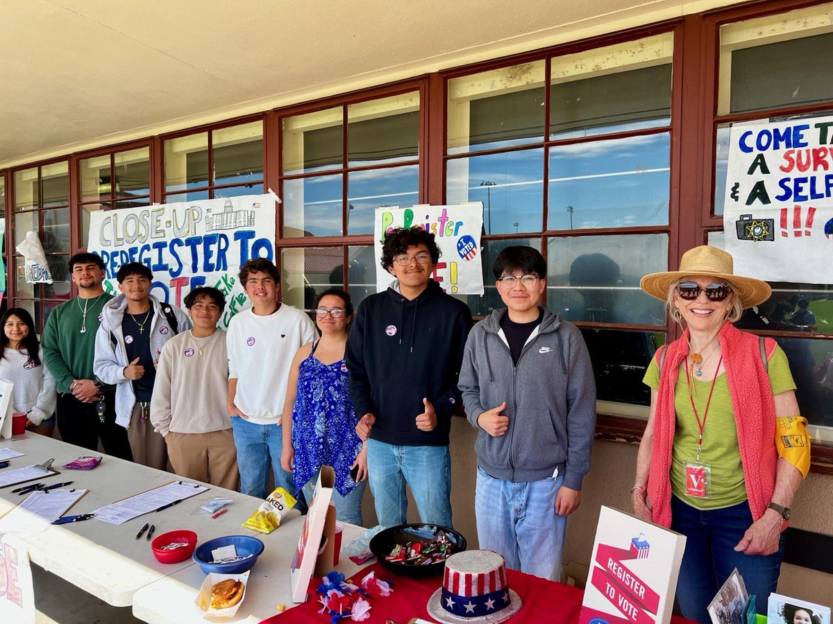 SMHS Students Hold Voter Registration Drive - The SMHS Close Up Washington DC Club held their second annual voter registration drive at the school’s Spring Fair event on Friday, March 22nd. smjuhsd.org/sys/content/ne…