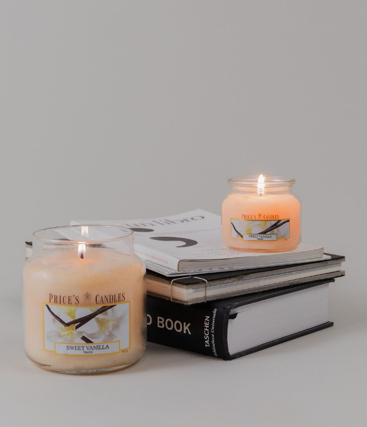 Indulging in the sweet scent of vanilla all month long 🌸 20% off Sweet Vanilla this April.
.
.
#FragranceOfTheMonth #VanillaLove #SweetScent #scentedcandles #sweet #affordableluxury #candles #homedecor #sweetvanilla #gourmandscent #fragrance #aprilsfragrance