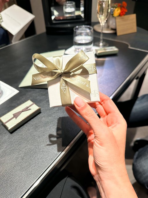 When he surprises you with an appointment at VCA before dinner 🤍✨ https://t.co/jp0pSrlIZE