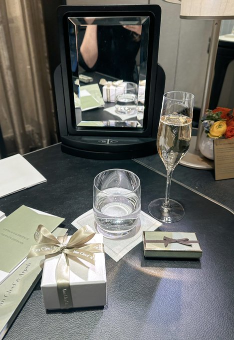 When he surprises you with an appointment at VCA before dinner 🤍✨ https://t.co/jp0pSrlIZE