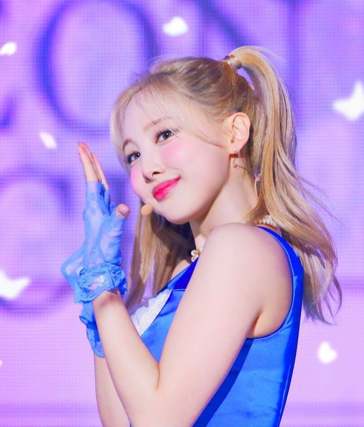 MAKUKYANGYA's tweet photo. @Nayeon0wO JA TAVA NA HORA NÉ? https://t.co/UAfifGtFgm