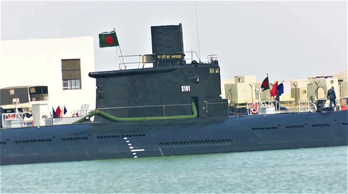 DefenseDtb's tweet image. Type-035G Ming class submarines of Bangladesh Navy in the BNS Sheikh Hasina, the first submarine base of BN.
