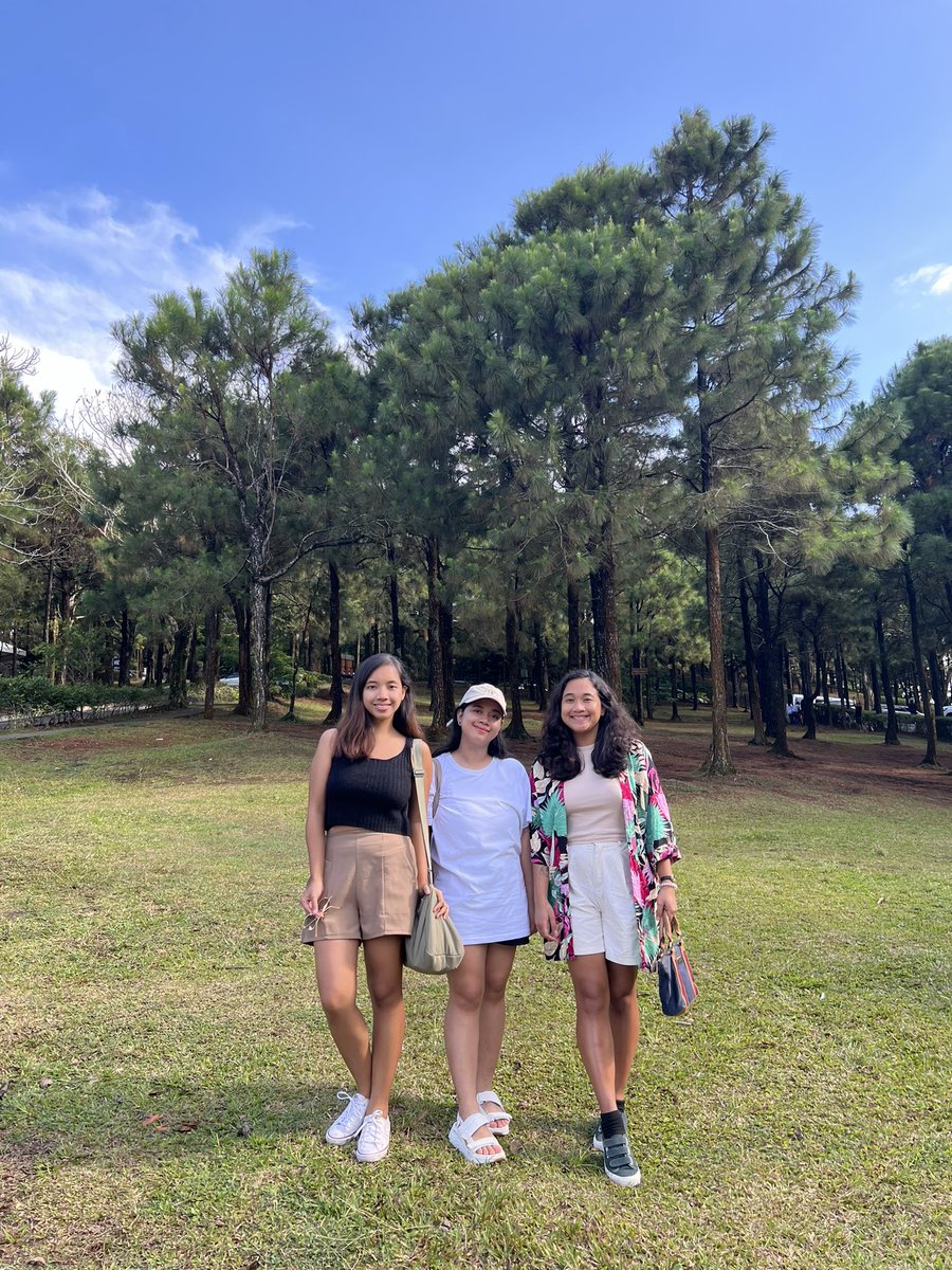 rychaaaa's tweet photo. First time ko magdrive hanggang tagaytay para magcake sa ruined project (nakakaruin ng mood sa mahal tapos di naman masarap) buti nalang masarap yung bulalo sa eways (???) https://t.co/LnrCmNmVER