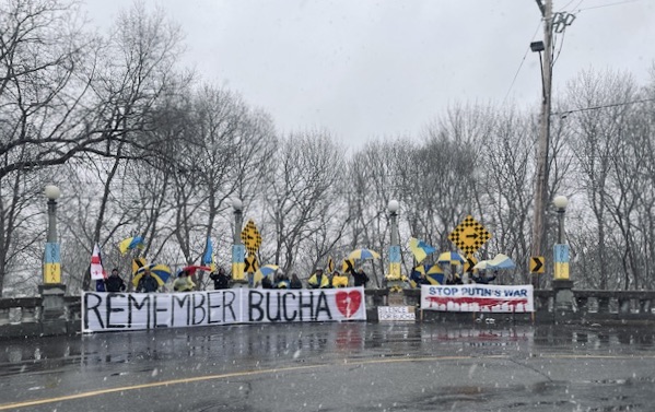 Remember Bucha - '24 & '23
What Ottawa 🇨🇦 drivers see as they round the bend & pass by the  embassy of the massacre culprits 💔
#RussiaIsATerroristState 
#BuchaMassacre