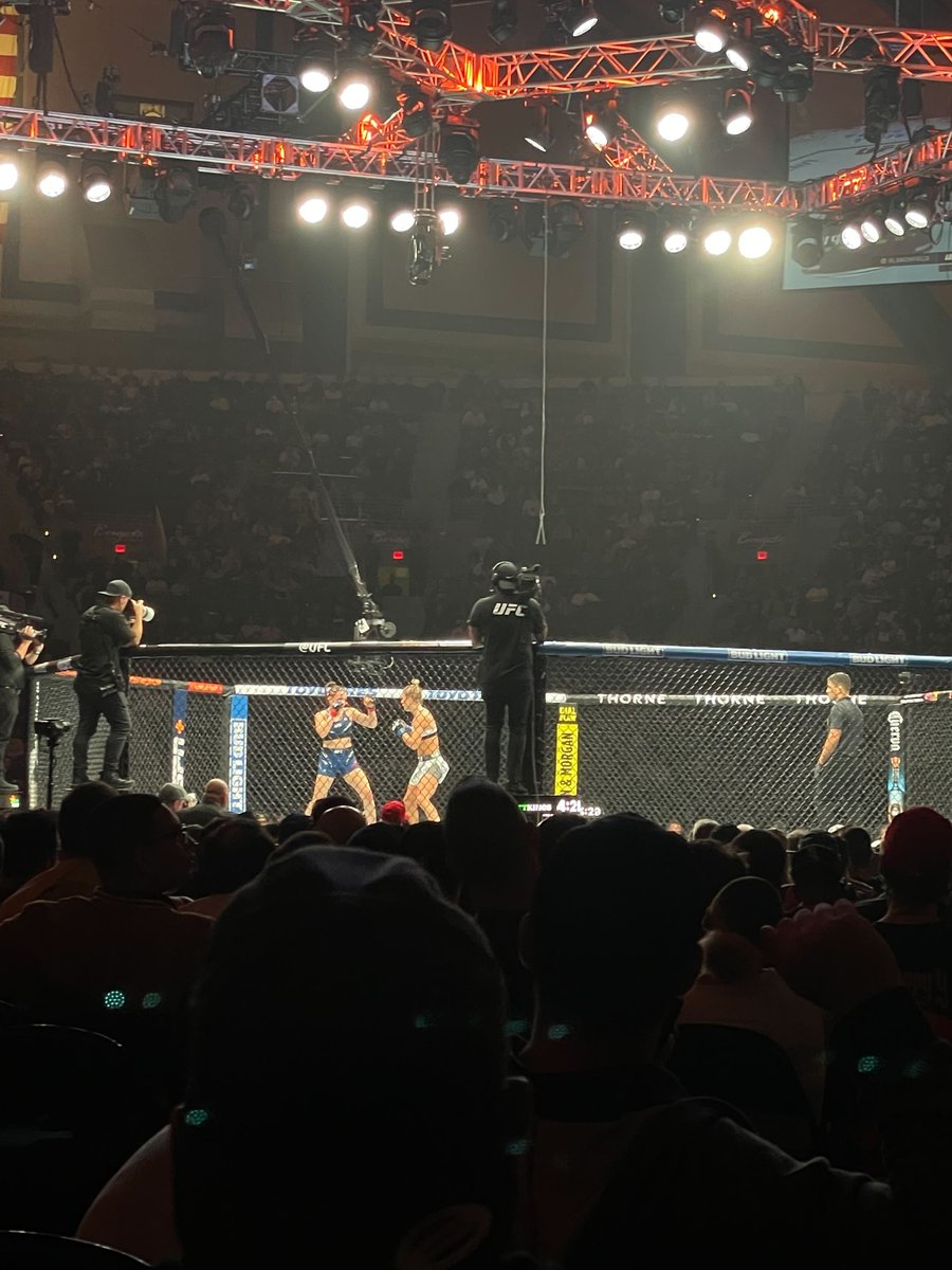 The RT Specialty crew traded the boardroom for the ring at a recent UFC event in Atlantic City! 🥊 Big thanks to At-Bay’s Trisha Reyes and Griffin Goldman for showing our brokers the ropes (pun intended) and making it a night to remember.