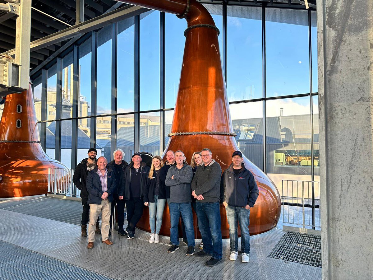 The ISA team at Port Ellen Distillery a few weeks ago 🧡 What a stunning still house! With some familiar faces dressing the place up 😉 Thanks again to the wonderful Port Ellen Team for the fantastic tour! #portellen #portellendistillery #portellenwhisky #islay #islaywhisky