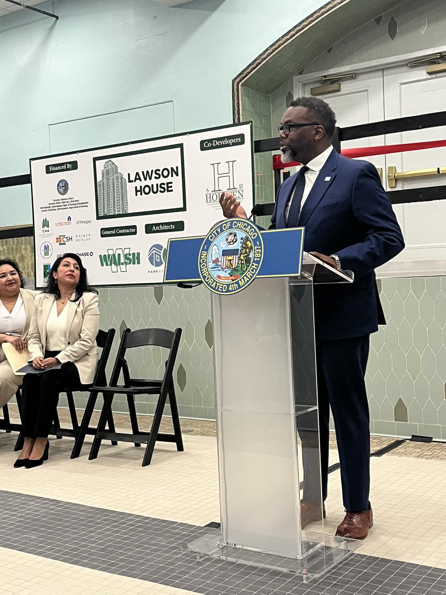 byaliceyin's tweet photo. Not an April Fool’s joke: The press corps came with questions for Mayor Brandon Johnson about CCSAO Dem nominee Eileen O’Neill Burke’s platform, ShotSpotter legislation and more, but he said he wouldn’t answer “off topics” until the end. At the end, he ducks out without answering https://t.co/3VoRuEWoUu