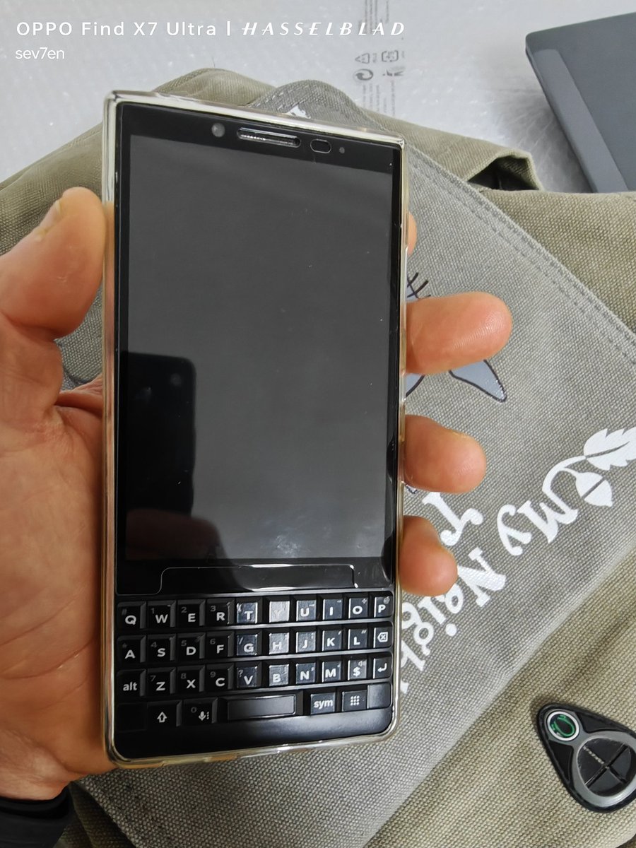 fabrizio_degni's tweet photo. Here you can see my #BlackBerryKey2!
You can't believe for how long I hunted it in the past 😊
#BlackBerryOS was amazing, now it's a bit weird the physical keyboard, I am faster without 🥱 https://t.co/jG1ASI0oVt