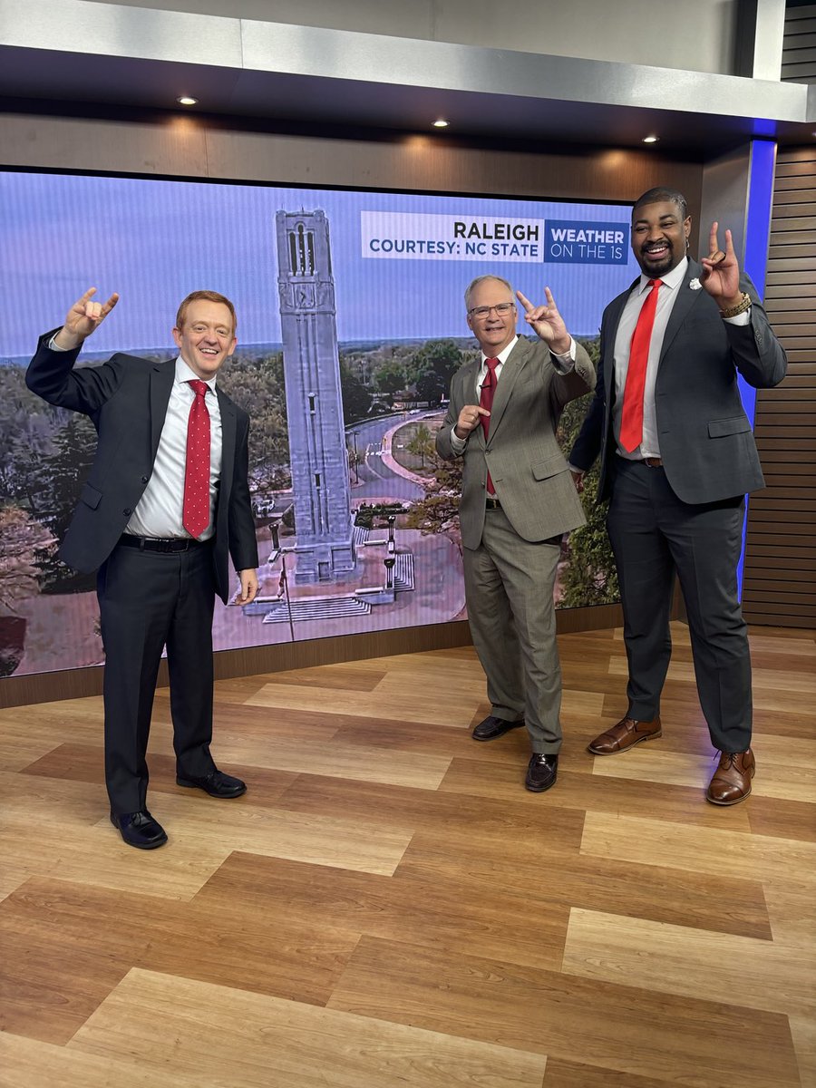 Three very proud NC State meteorologist grads! ⁦<a href="/LeeRingerWx/">Lee Ringer</a>⁩ ⁦<a href="/WeathermanVern/">Meteorologist Vernon Turner</a>⁩ Back the Pack!