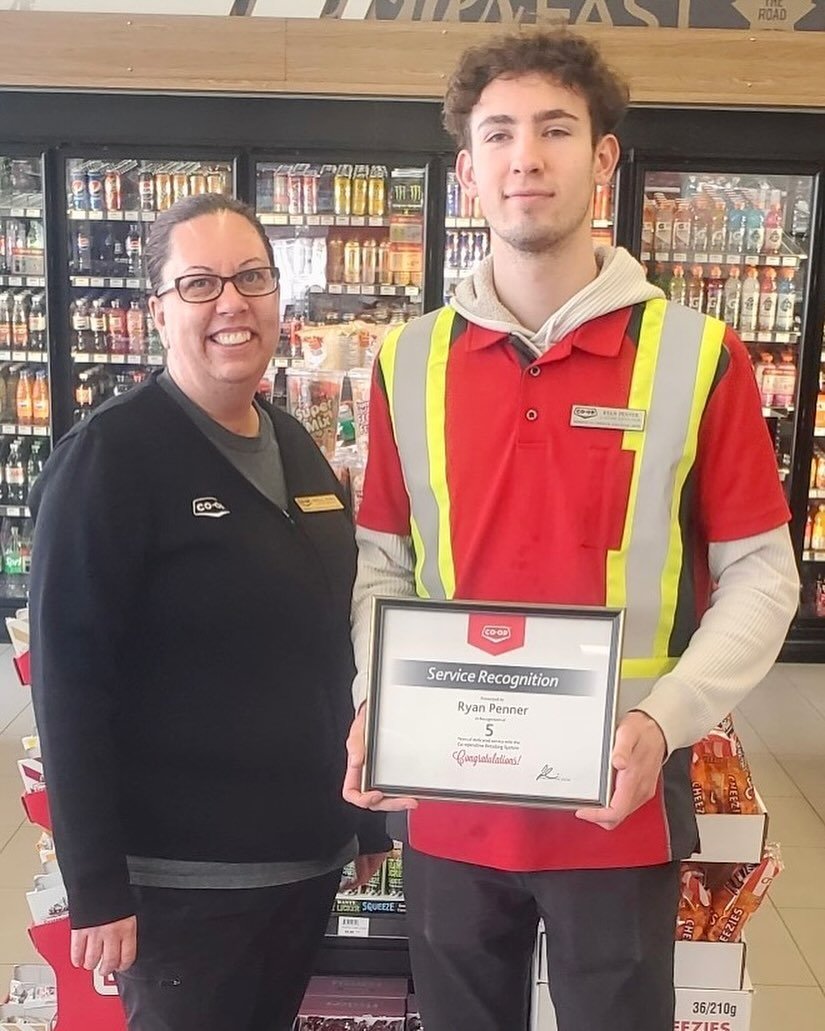 Congratulations Ryan Penner for 5 years of service with Sherwood Co-op! Ryan started as a pump attendant at the Argyle Gas Bar, but has worked his way up to a Supervisor position! We are very proud to see our front line staff advance within Sherwood Co-op. Thank you Ryan!