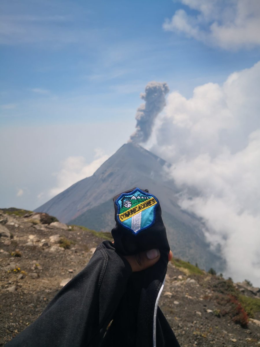 Albos_Tuiteros's tweet photo. A todas partes con la de @CremasOficial en el  #VolcanDeAcatenango el #JuevesSanto https://t.co/75FaubyAPa