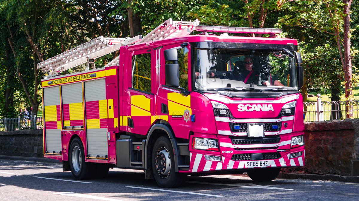 ChasingTheBlue's tweet image. Exactly 26 years on since Grampian Fire and Rescue decided to make their fire engines white, @fire_scot is now trialing this new Pink fire engine in the Aberdeen area to find out if it increases visibility 🚒💗
