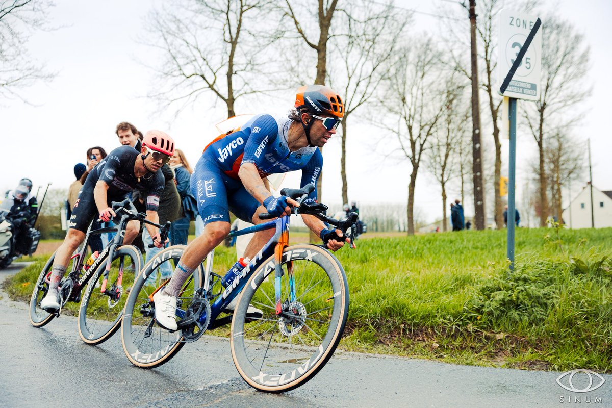 iamlampens's tweet photo. Wou hier toch eens wat foto’s van De Ronde droppen #RondeVanVlaanderen #RVV24 https://t.co/pEmkn8IXJB
